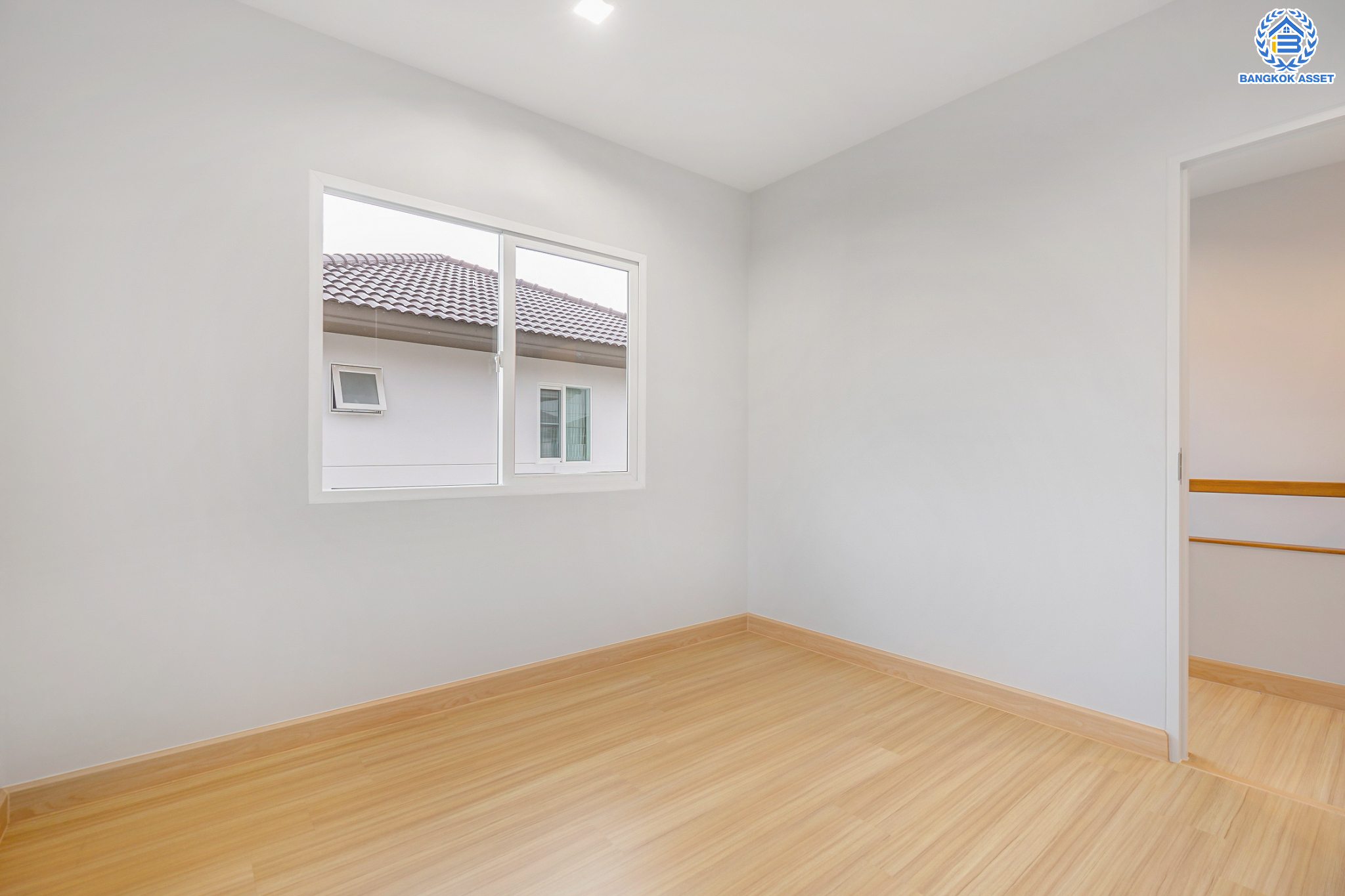 บ้านเดี่ยวมือสองนนทบุรี ม.ชัยพฤกษ์ ปิ่นเกล้า-กาญจนาฯ หลังใหญ่ จากแบรนด์คุณภาพ LH เนื้อที่ 54 ตร.ว. ฟังก์ชัน 3 ห้องนอน 3 ห้องน้ำ จอดรถได้ 2 คัน บนทำเลศักยภาพ ใกล้เซ็นทรัลเวสต์เกต ทางด่วน "กาญจนาภิเษก" รถไฟฟ้าสายสีม่วง "สถานีตลาดบางใหญ่"